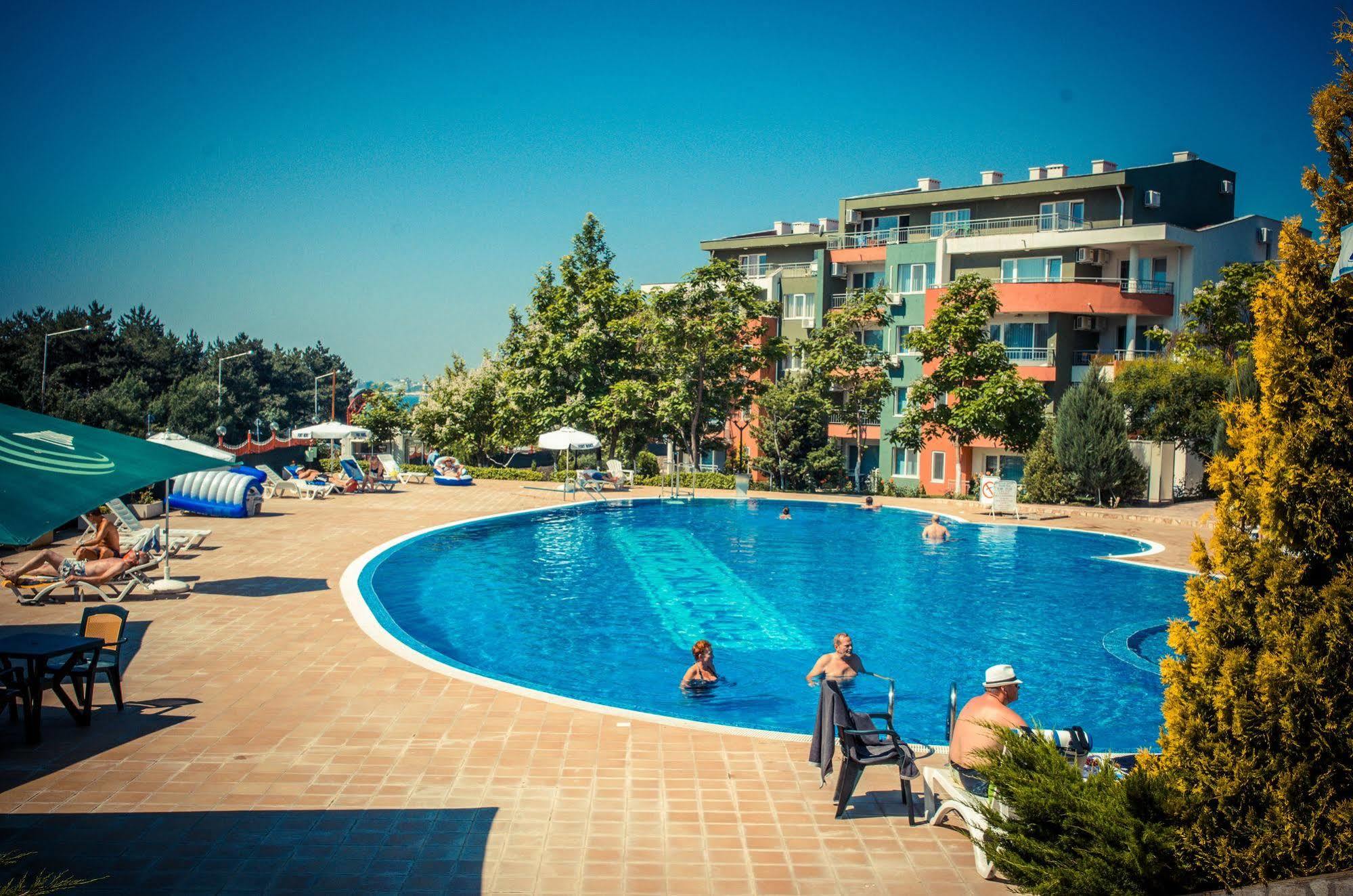 Gt Green Fort Beach Apartments Sunny Beach Exterior photo